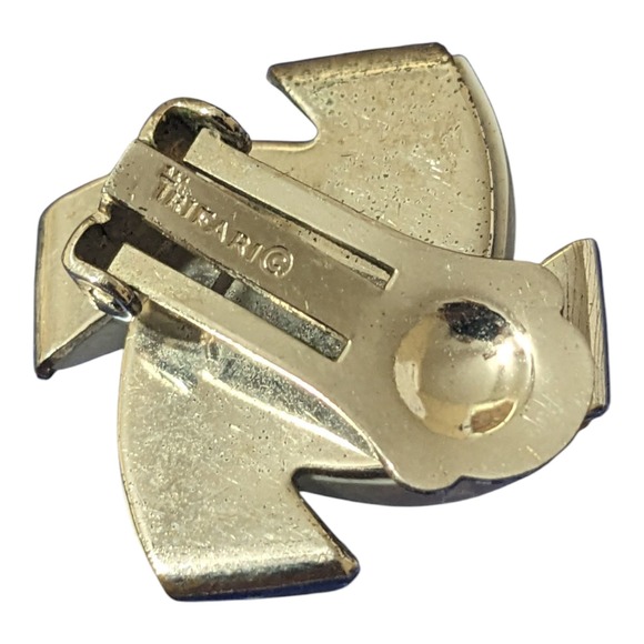 Vintage Crown Trifari White Swirl Clip On Earrings Statement Jewelry - Picture 5 of 5